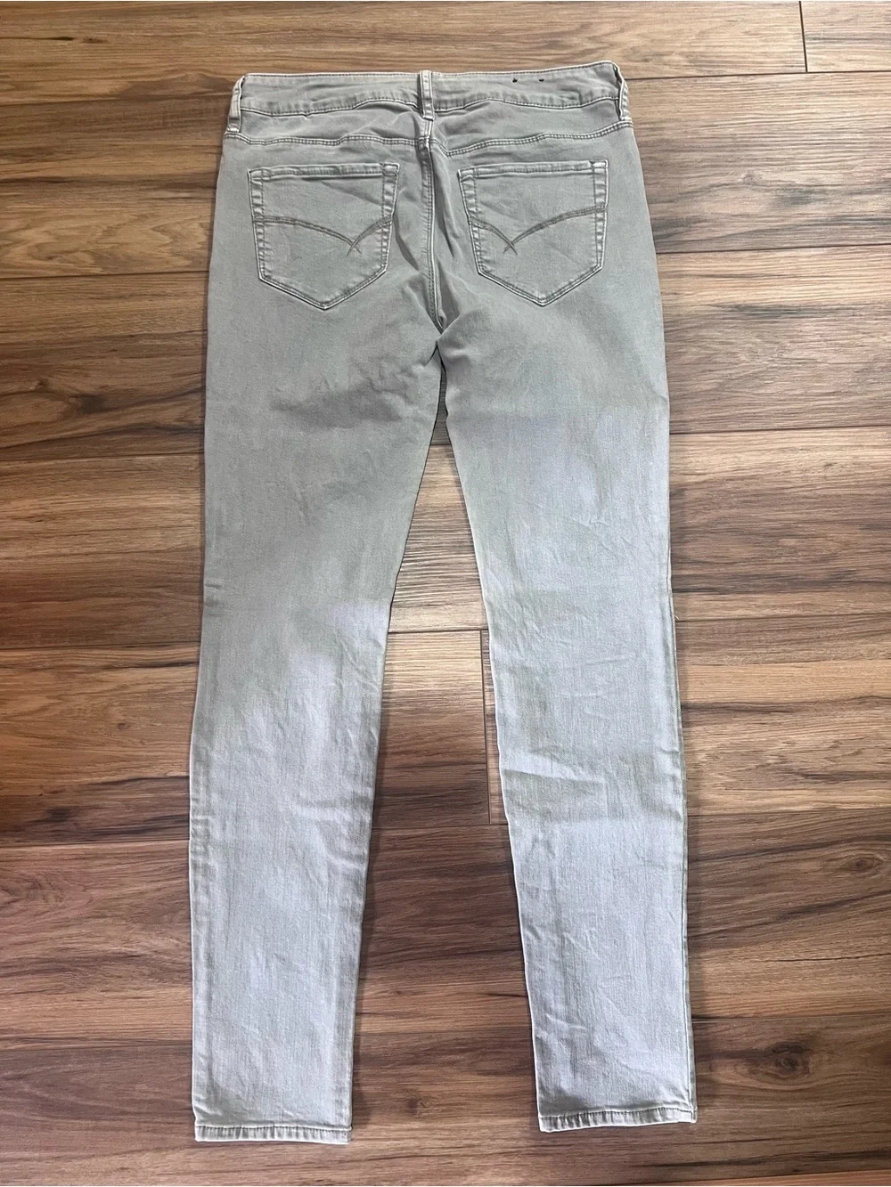 Bullhead Skinny Jeans in Light Gray